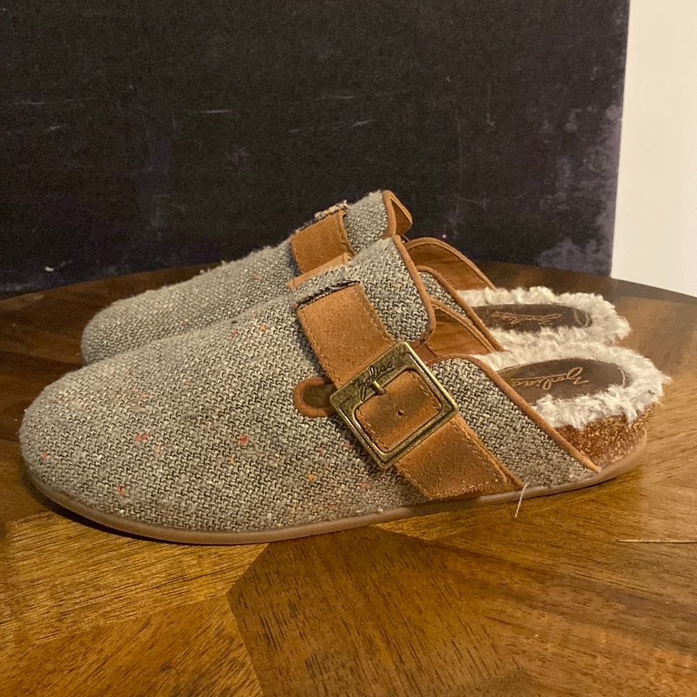 Zodiac Maui-1 Womens 6 Leather Fabric Slip On Round Toe Buckle Strap Mules Slide